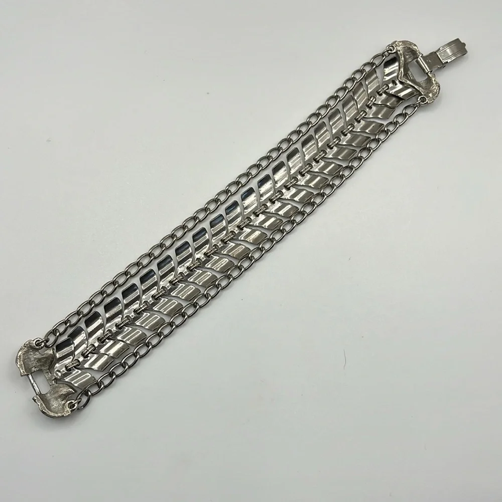 VINTAGE CORO PEGASUS SIGNED SILVER TONE LINK BRACELET